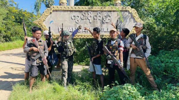 စစ်တပ်လက်ဝေခံ ဒေါ်သီတာယုမွန်ဦးစီးတဲ့ ပျုစောထီးအဖွဲ့ မြင်းခြံနယ် ၊ကွမ်းစိုက်ရွာကို စီးနင်းပြီးနောက်တွေ့ရပုံ