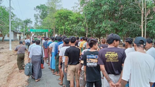 (စစ်မှုထမ်းရန် စုဆောင်းခံရသူများအား မေလအတွင်းက တွေ့ရစဥ်။ဓာတ်ပုံ - စကစ)
