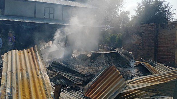 (ဘုတလင်မြို့နယ် စီပါရွာကို စစ်ကောင်စီတပ်စစ်ကြောင်းက မီးရှို့ခဲ့သဖြင့် ပျက်စီးသွားသည့် အဆောက်အအုံအချို့အား ၂၀၂၄ အောက်တိုဘာ ၁၉ ရက်က တွေ့ရစဥ်။ ဓာတ်ပုံ − CJ)