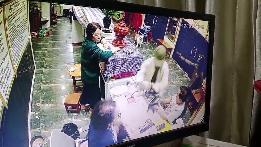 (CCTV မှတ်တမ်းမှ အနုကြမ်းစီးသွားသူများအား တွေ့ရစဥ်။ဓာတ်ပုံ-စကစ)