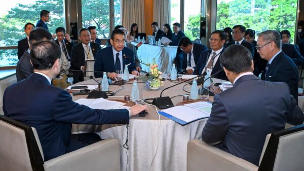 (ဘန်​ကောက်မြို့မှာပြုလုပ်တဲ့ အိမ်နီးချင်း ၆ နိူင်ငံအစည်းအ​ဝေးကို ဒီဇင်ဘာ၁၉ ရက်ကပြုလုပ်စဥ်။ဓါတ်ပုံ-AP)