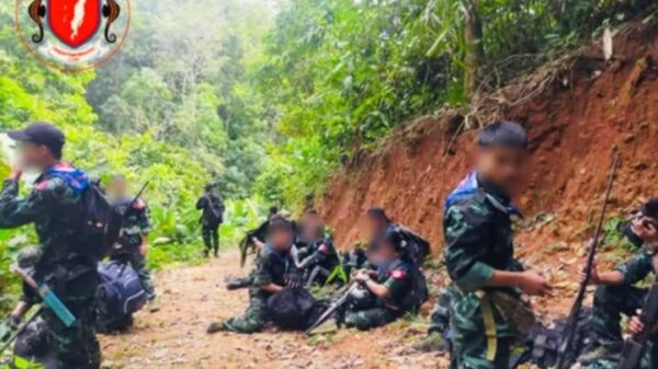 (လောင်းလုံးမြို့နယ်(ပကဖ)ရဲဘော်များအပါအဝင် တော်လှန်ရေးပူးပေါင်းတပ်ဖွဲ့ဝင်များကို ရှေ့တန်းတစ်နေရာ၌ တွေ့ရစဥ်။ ဓာတ်ပုံ − ပေးပို့)