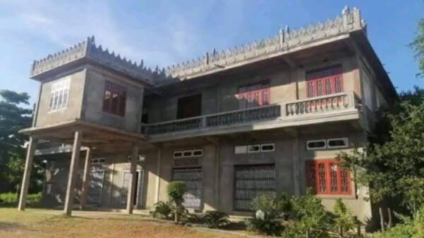 (စစ်ကောင်စီတပ်များတပ်စွဲ၍ လက်နက်ကြီးအထိုင်ချထားသော စည်ဆွဲရွာမှ ဘုန်းကြီးကျောင်းတစ်ကျောင်း။ဓါတ်ပုံ-ပေးပို့)