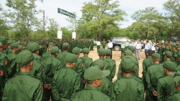 (မကွေးတိုင်းအတွင်း၌ စစ်မှုထမ်းအပတ်စဉ်(၄)မှ ခေါ်ဆောင်ခံရသူများအား တွေ့ရစဉ်။ ဓာတ်ပုံ − စကစ)