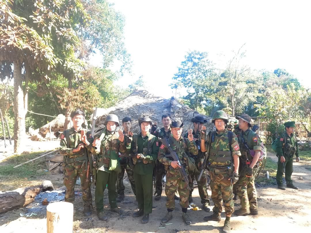 ၂၀၂၃ ဒီဇင်ဘာ ၂၀ ရက်တွင် KIA နှင့်ပူတာအိုPDF (K-PDF) ၊ Kagabu People Force(KPF)ပူး​ပေါင်းတပ်များက မချမ်းဘော့မြို့နယ် အင်ခါဂါးစစ်ကောင်စီ တပ်စခန်းကိုသိမ်းပိုက်ခဲ့စဥ်