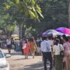 (ထိုင်းသံရုံး​ရှေ့တွင် ဗီဇာ​လျှောက်ထားရန်တန်းစီ​နေသူများကို ​၂၀၁၄ ဖေ​ဖော်ဝါရီဒုတိယပတ်က​ တွေ့ရစဥ်။ဓာတ်ပုံ - People's Spring)