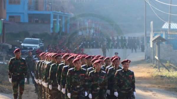 (TNLA အလုပ်သင် ဗိုလ်သင်တန်း အပတ်စဉ် (၄) သင်တန်းဆင်းပွဲနှင့် အပတ်စဥ်(၅) အလုပ်သင် ဗိုလ်သင်တန်းဖွင့်ပွဲကျင်းပပြုလုပ်နေစဉ်။ ဓာတ်ပုံ − TNLA)