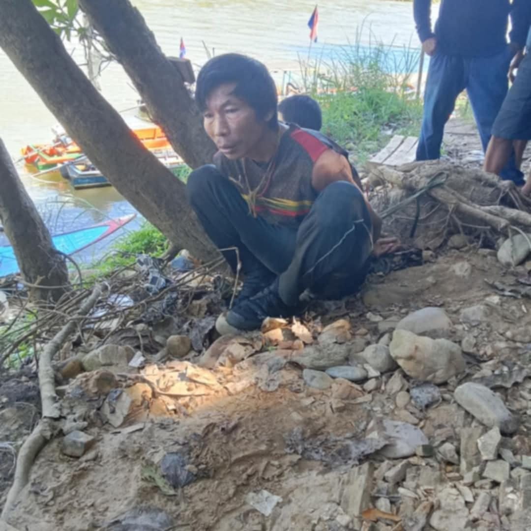 (KNLA နှင့် ပူးပေါင်းတပ်ကဖမ်းဆီးရရှိသည့် စစ်တပ်မှ အရာရှိ တစ်ဦးအပါအဝင် စစ်သုံ့ပန်း နှင့်လက်နက်ခဲယမ်းများ။ဓါတ်ပုံ-KNLA ၊ CJ)