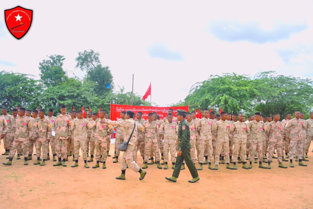 (ချောင်းဦးပကဖ ရဲဘော်များအား တွေ့ရစဥ်။ဓာတ်ပုံ - ချောင်းဦးပကဖ)