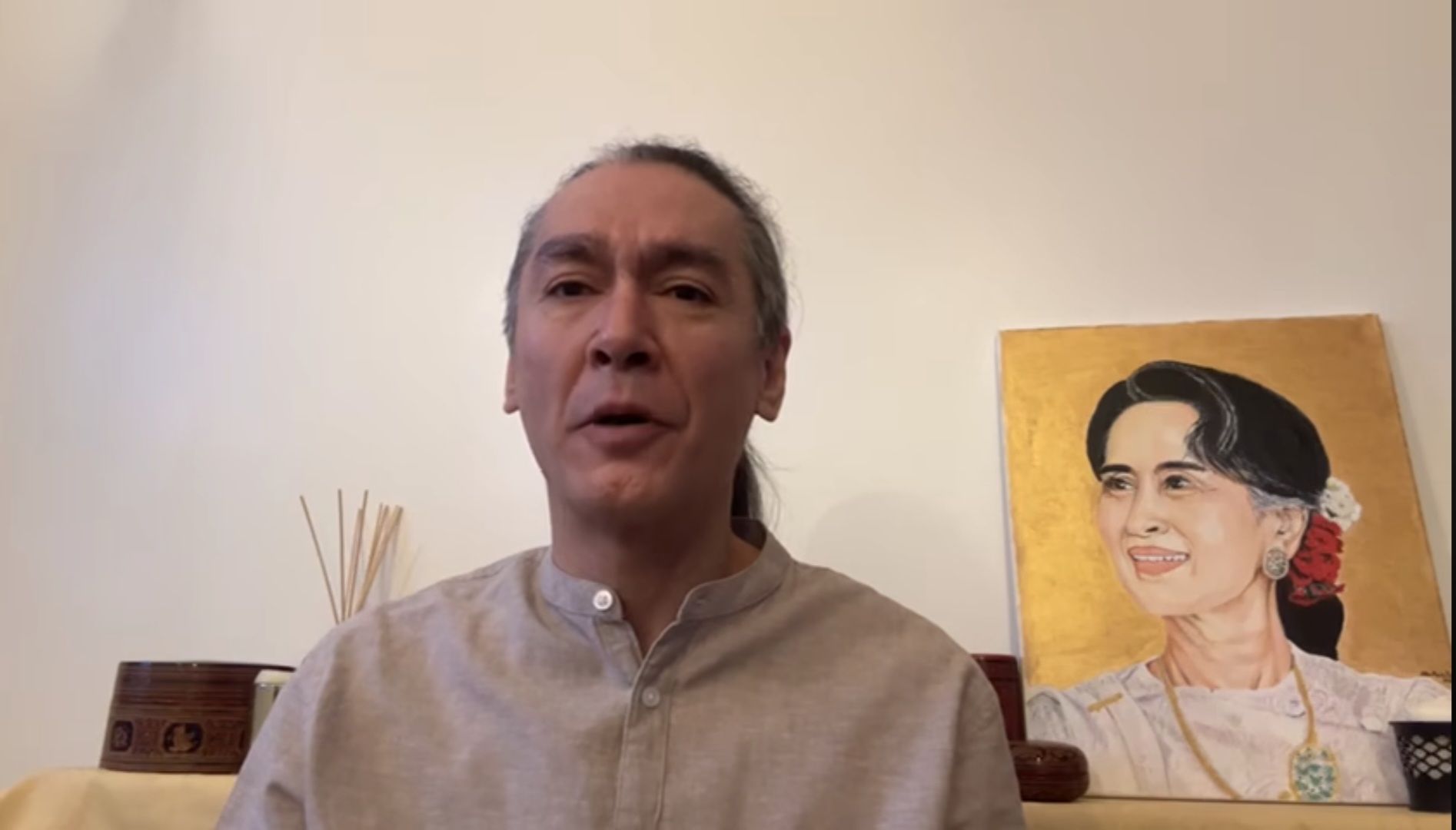 ဒေါ်အောင်ဆန်းစုကြည်ကို ပြန်လွှတ်ပေးရန် သားဖြစ်သူ ကိုထိန်လင်း ထပ်မံတောင်းဆို