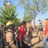 (မြန်မာလုပ်သားများ ဆန္ဒပြမှုအပေါ် ထိုင်းရဲတပ်ဖွဲ့က ဖမ်းဆီးနေစဉ်။ ဓာတ်ပုံ − ကိုရဲမင်း/FB)
