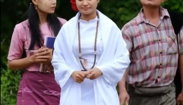 ဝေဖန်မှုအပြင်းအထန်ကြုံပြီး​နောက် ဖြူဖြူ​ထွေး အွန်လိုင်းကြော်ညာကိုဖြုတ်ချပြီး​တောင်းပန်