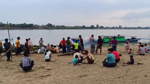 (ဘုတလင်မြို့နယ်မှ စစ်ဘေးဒုက္ခသည်များကို ၂၀၂၄ မေလ ၂၁ ရက်က တွေ့ရစဥ်။ဓာတ်ပုံ - The Helpers For Spring/FB)