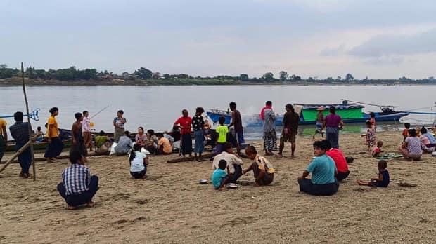 (ဘုတလင်မြို့နယ်မှ စစ်ဘေးဒုက္ခသည်များကို ၂၀၂၄ မေလ ၂၁ ရက်က တွေ့ရစဥ်။ဓာတ်ပုံ - The Helpers For Spring/FB)