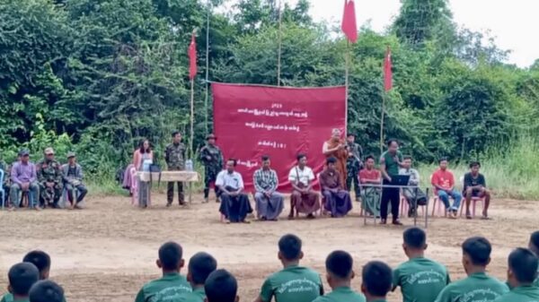 (တောင်သာမြို့နယ် ပြည်သူ့ကာကွယ်ရေးအဖွဲ့(ပကဖ)မှ ရဲဘော်များအား တွေ့ရစဉ်)