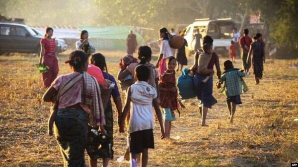 (ရခိုင်စစ်​​ဘေး​ရှောင်ပြည်သူများ ။ဓါတ်ပုံ-AFP)