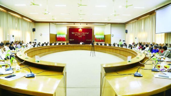 စစ်ကောင်စီရွေးကောက်ပွဲကော်မရှင်နှင့် ၎င်းထံ မှတ်ပုံတင်ထားသော နိုင်ငံရေးပါတီ ၅၃ပါတီတို့ တွေ့ဆုံစဉ်