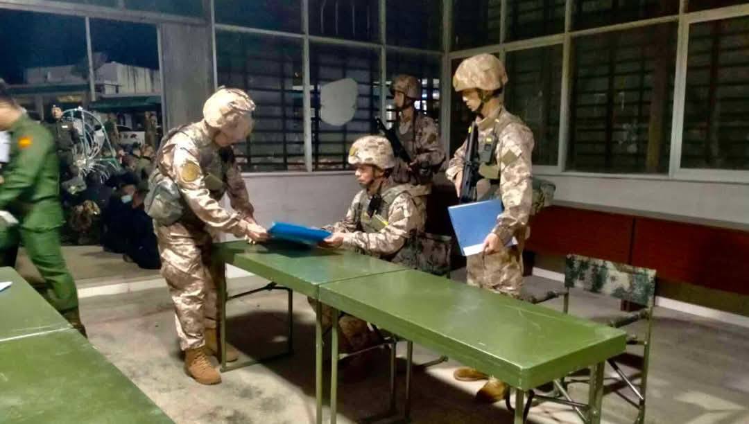 (KIA ၏ ကန်ပိုက်တီမြို့သိမ်းတိုက်ပွဲတွင်တရုတ်ထွက်ပြေးသောစစ်သားများကို တရုတ်စစ်တပ်က မူဆယ်သို့ ကားများဖြင့် ပြန်ပို့စဥ်။ဓါတ်ပုံ-File Photo ၊CJ)