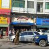 (ဓါးပြတိုက်ခံရသည့် နဂါးနန်းတော်ရွှေဆိုင် အား တွေ့ရစဉ်။ ဓာတ်ပုံ - စကစ)