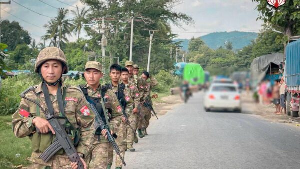 (မန္တလေး PDFမှ ရဲဘော်များအား တွေ့ရစဉ်။ ဓာတ်ပုံ - MDY-PDF)