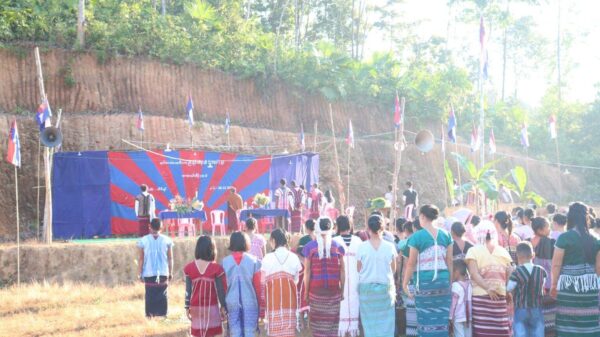 (ကရင်ပြည်နယ်တနေရာတွင်ပြုလုပ်သည့် ကရင်နှစ်သစ်ကူးနေ့ အခမ်းအနားအား တွေ့ရစဉ်။ ဓာတ်ပုံ - CJ)