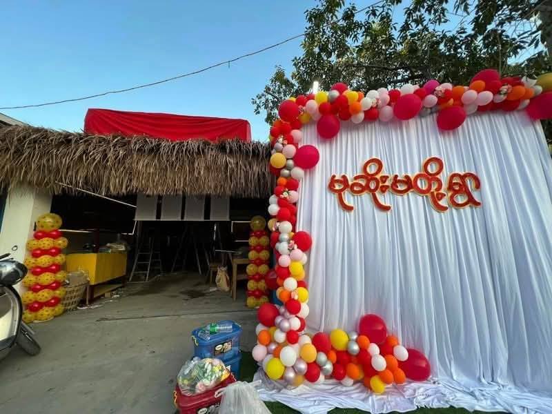 (မုဆိုးမတို့ရွာ မုန့်ဟင်းခါးဆိုင်ကို ဖွင့်လှစ်ရန် ပြင်ဆင်​နေစဥ်။ဓါတ်ပုံ-FB viral)
