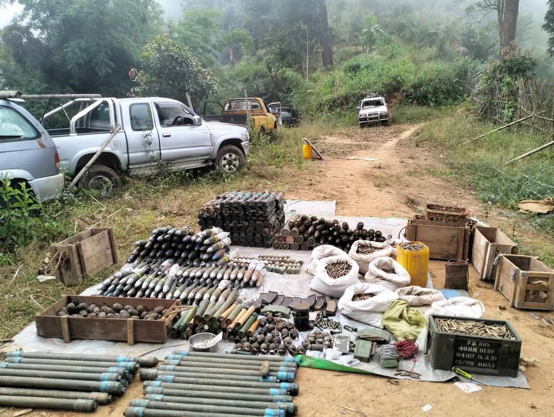 (မယ်လယုမဆုတ်တမ်းခံစစ်စခန်းနှင့် စခန်းမှ သိမ်းဆည်းရရှိသော ခဲယမ်းများကိုတွေ့ရစဥ်။ ဓာတ်ပုံ - CJ)