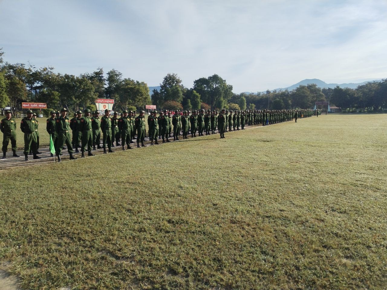 (မန္တလေးတိုင်း၊ရမည်းသင်းအခြေစိုက် အမှတ် (၃)စစ်အခြေခံလေ့ကျင့်ရေးတပ်မှာ ပြီးခဲ့တဲ့ နိုဝင်ဘာအတွင်းက စစ်မှုထမ်းအပတ်စဉ် (၇) ဖွင့်ပွဲမြင်ကွင်း။ ဓာတ်ပုံ - စစ်ကောင်စီ)
