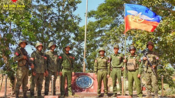 မြို့သိမ်းတိုက်ပွဲများ ဆက်တိုက်ဆင်နွှဲ ကာ ရခိုင်ပြည်နယ် တွင် ၁၄ မြို့နယ်သိမ်းပိုက်ထိန်းချုပ်ထား​သော AA တပ်ဖွဲ့ဝင်များ