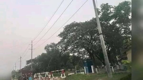 (ရွှေပေါက္ကံမြို့သစ်အထွေထွေအုပ်ချုပ်ရေးမှူးရုံးရှေ့နေရာအား မြင်တွေ့ရစဉ်။ ဓာတ်ပုံ - မြောက်ဥက္ကလာပမြို့နယ် ပကဖ)