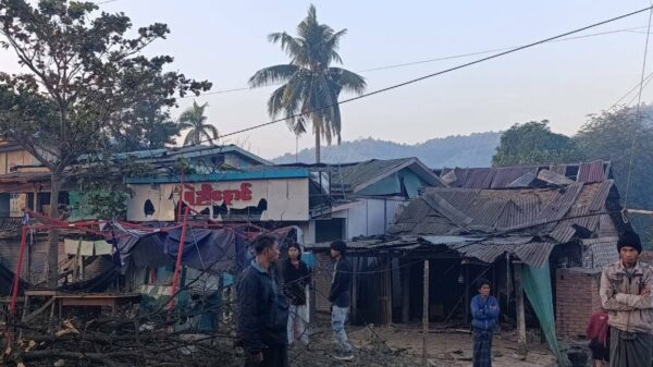 (သပိတ်ကျင်းမြို့နယ် ချောင်းကြီးရွာကို စစ်တပ်လေကြောင်းတိုက်ခိုက်လို့ ပျက်စီးမှုတွေကို တွေ့ရစဉ်။ ဓာတ်ပုံ - CJ)