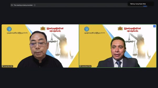 (ဇန်နဝါရီ ၃ရက်သတင်းစာရှင်းလင်းပွဲ၌ NUG လူ့အခွင့်အရေးဝန်ကြီး ဦးအောင်မျိုးမင်းနှင့် ဒုဝန်ကြီး ဦးအောင်ကျော်မိုးတို့ ရှင်းလင်းပြောကြားနေစဥ်။)