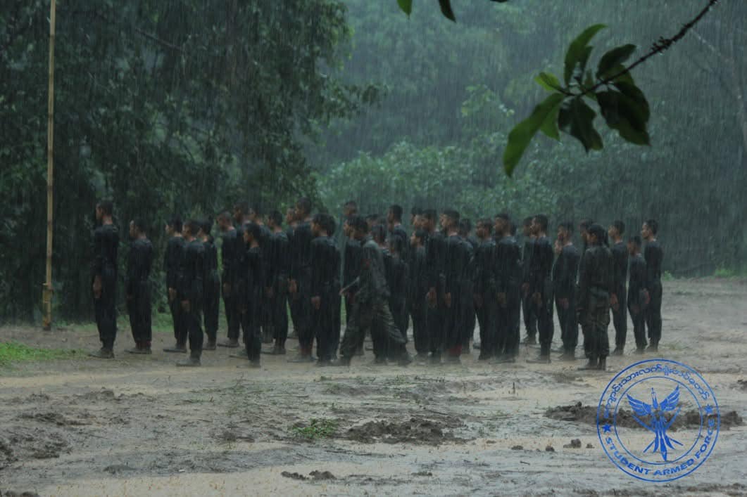 (ကျောင်းသားလက်ရုံးတပ်တော်-SAFမှ ရဲဘော်များအား တွေ့ရစဉ်။ ဓာတ်ပုံ - SAF)
